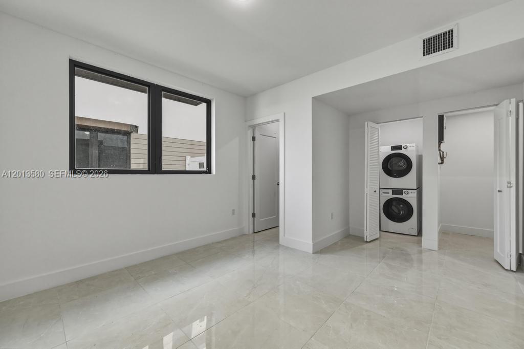 OAKS PLACE - Residential