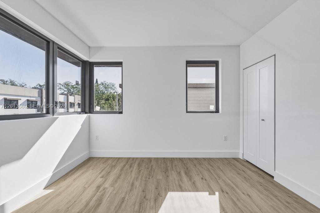 OAKS PLACE - Residential