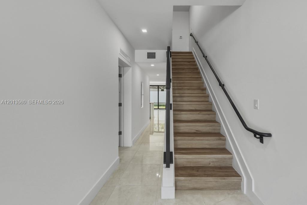 OAKS PLACE - Residential