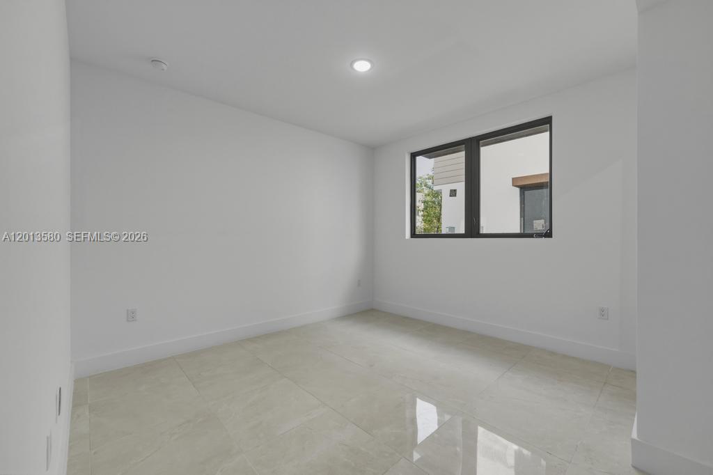 OAKS PLACE - Residential