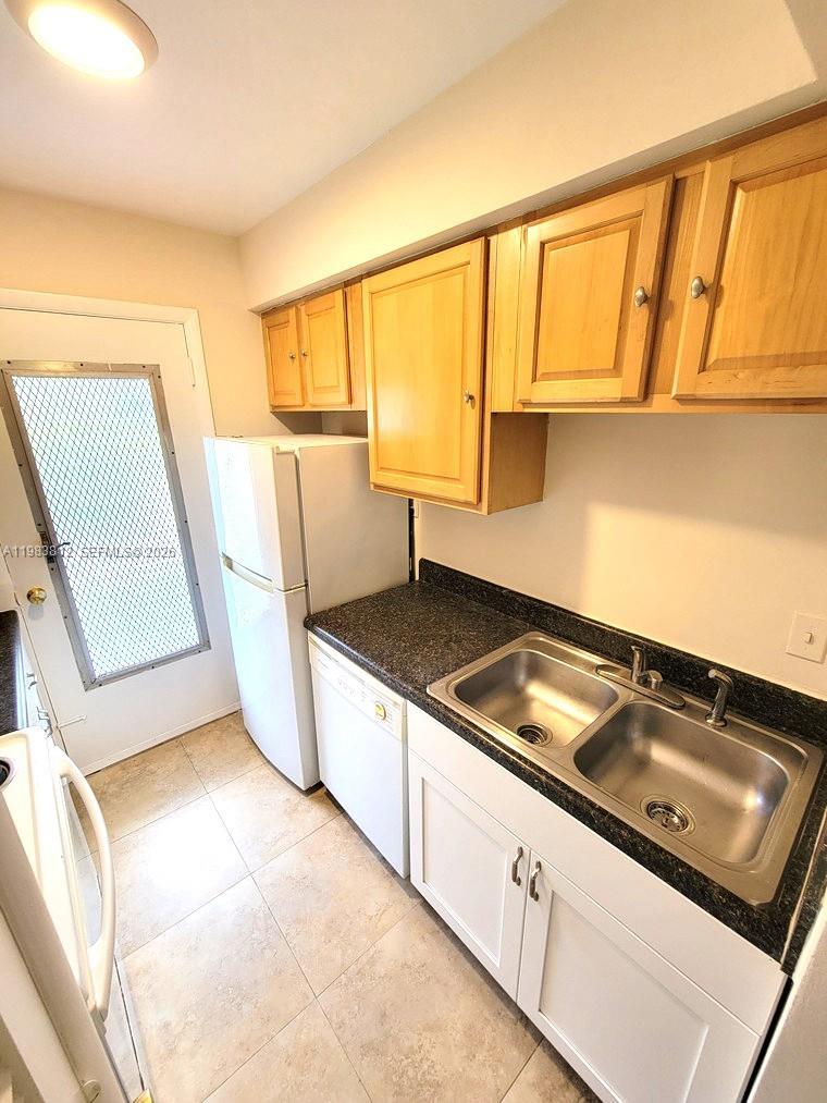 TOWN & COUNTRY APTS CONDO - Residential