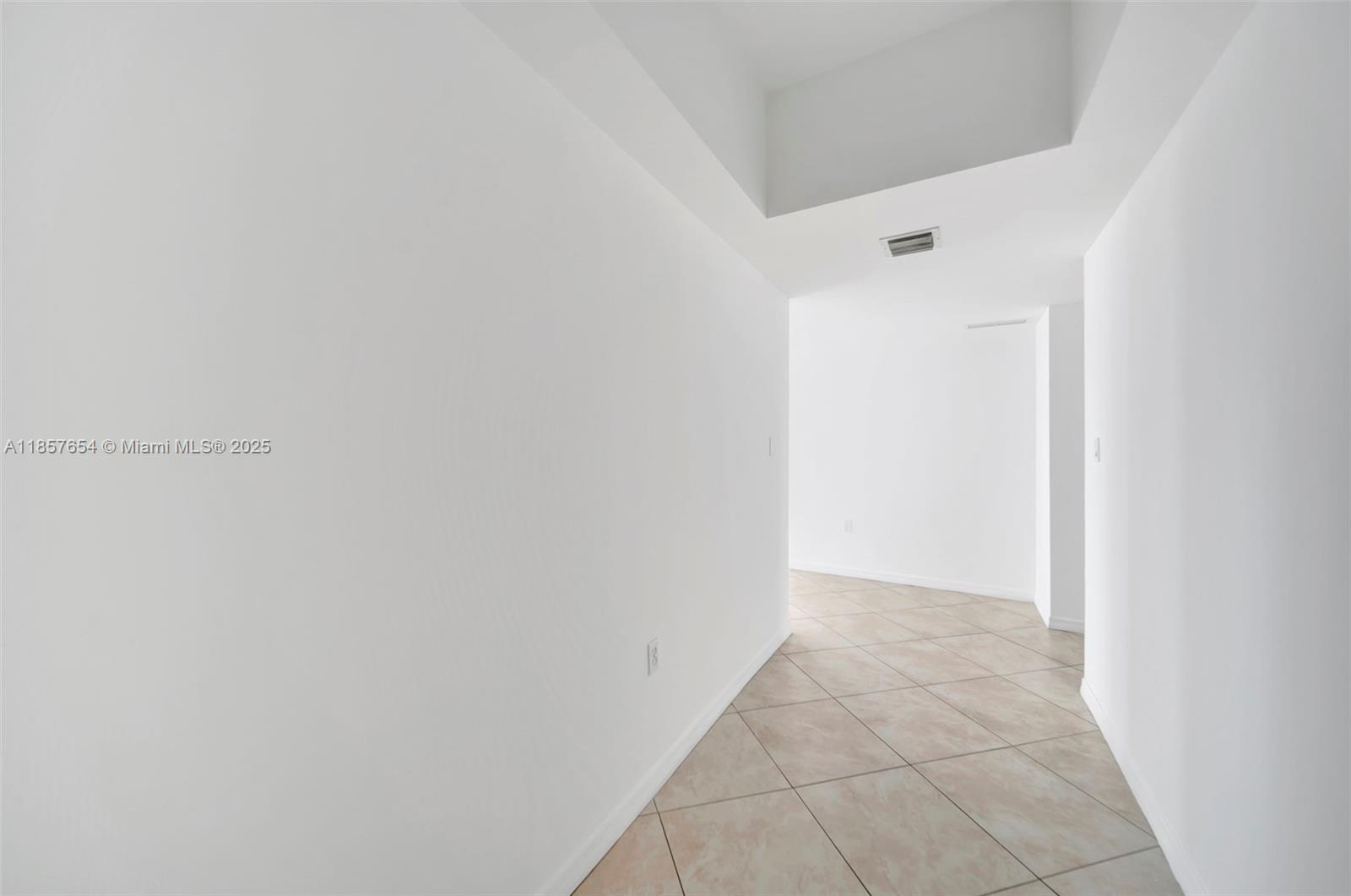 HOLLYWOOD STATION RES CON - Residential