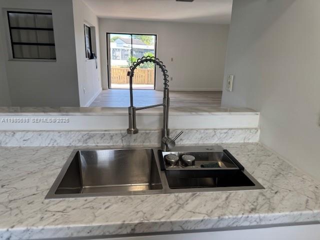 KENDALL LKS E LAKEVIEW TH - Residential