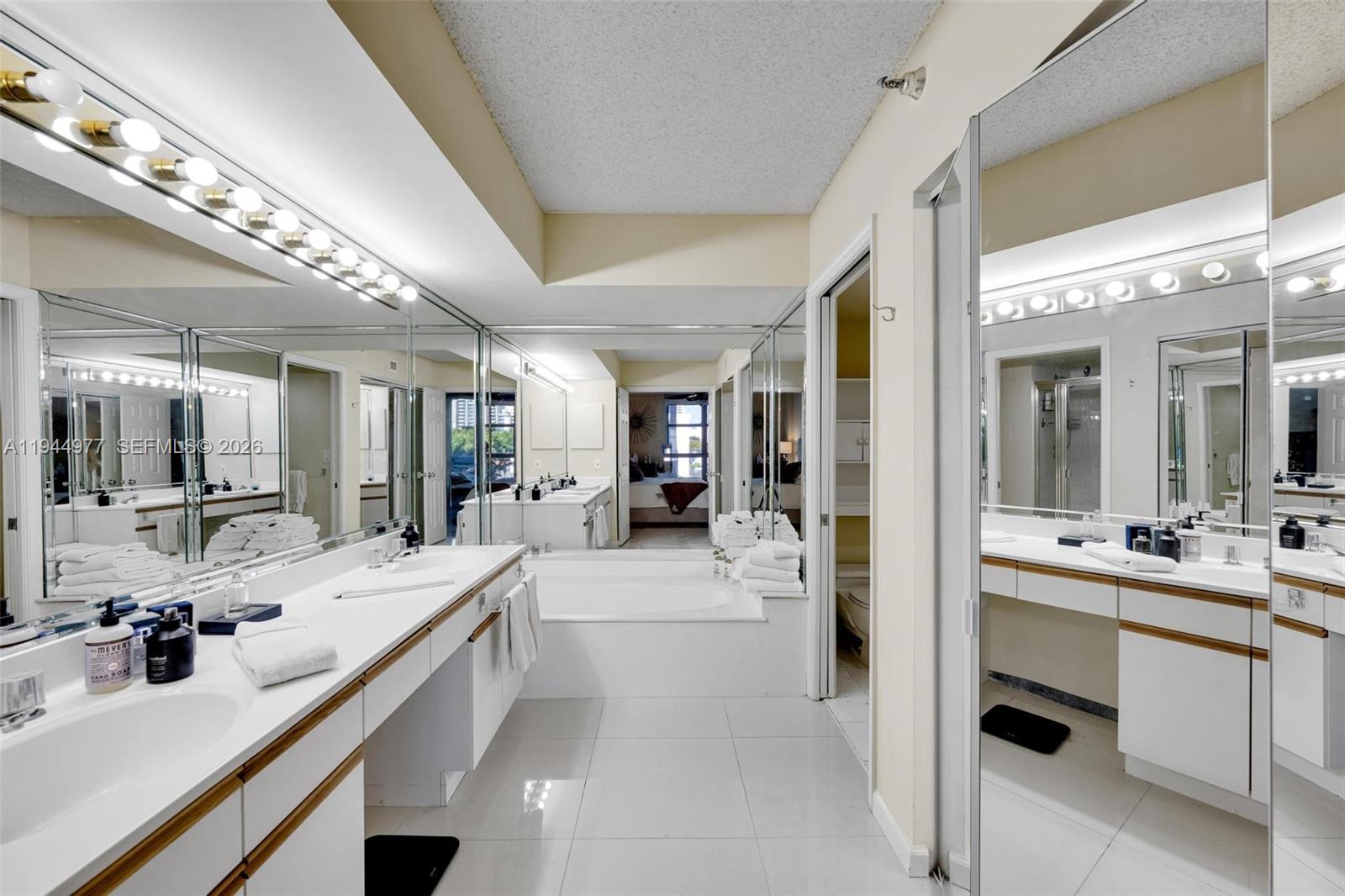 MYSTIC POINTE TOWER 500 - Residential