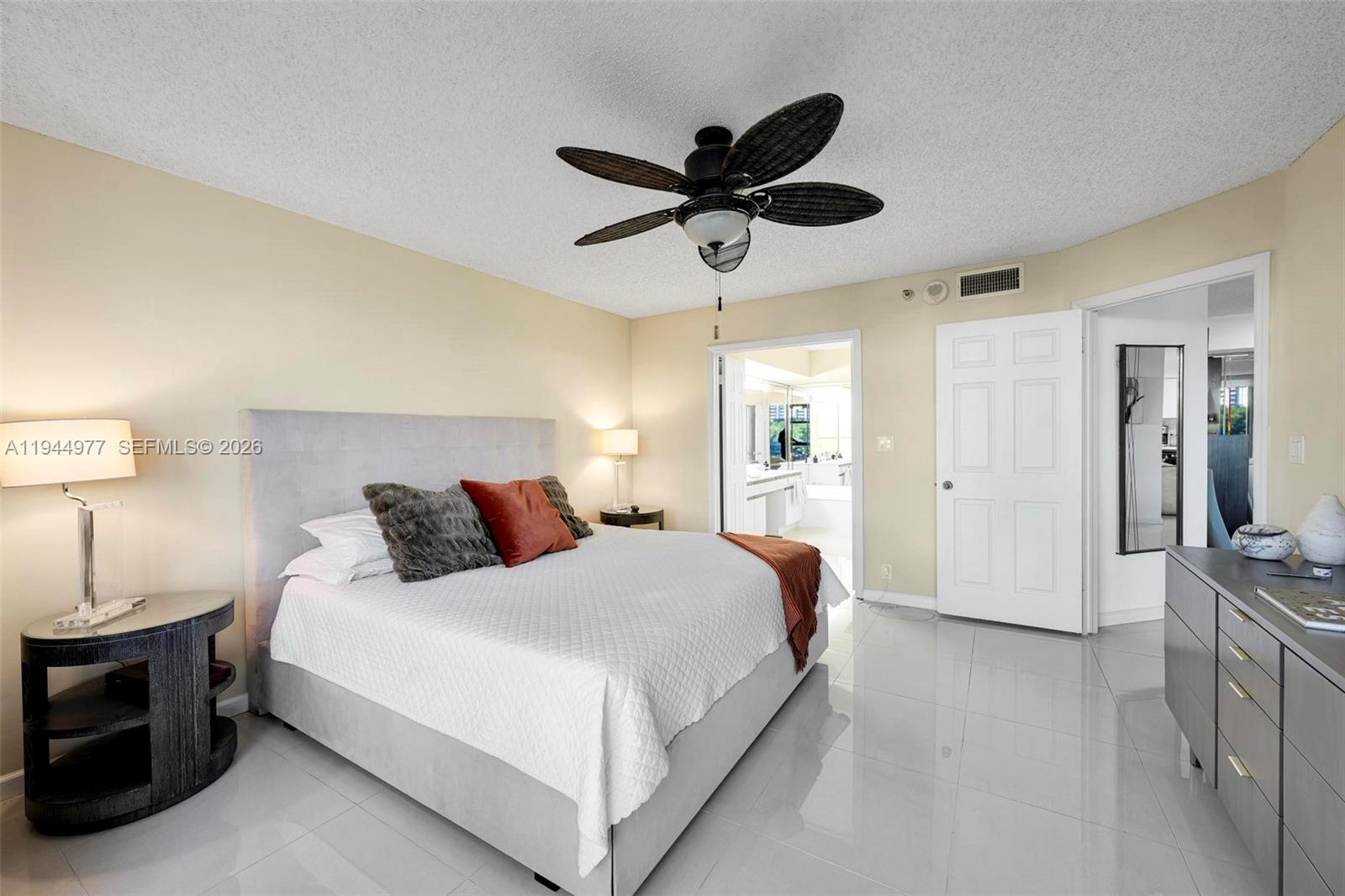MYSTIC POINTE TOWER 500 - Residential