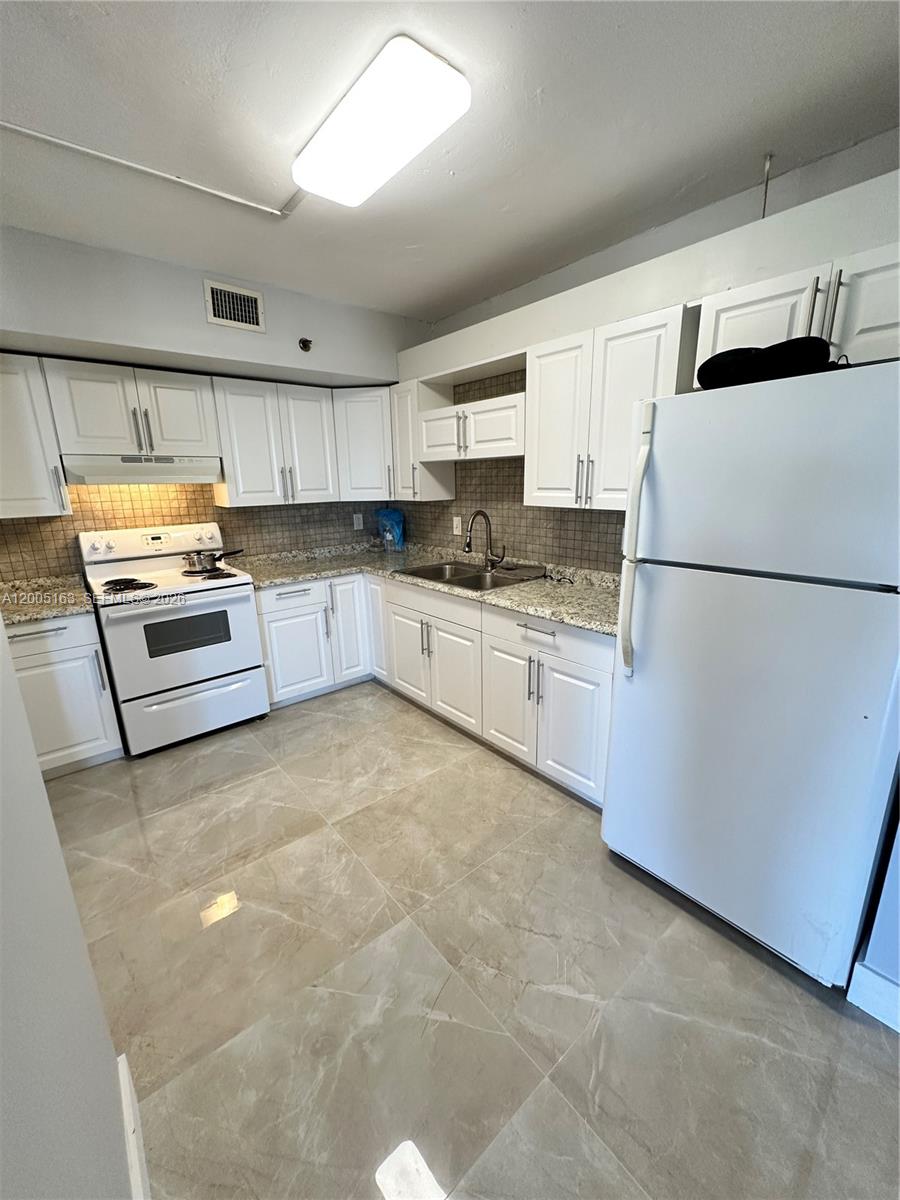 HILLCREST EAST NO 19 COND - Residential