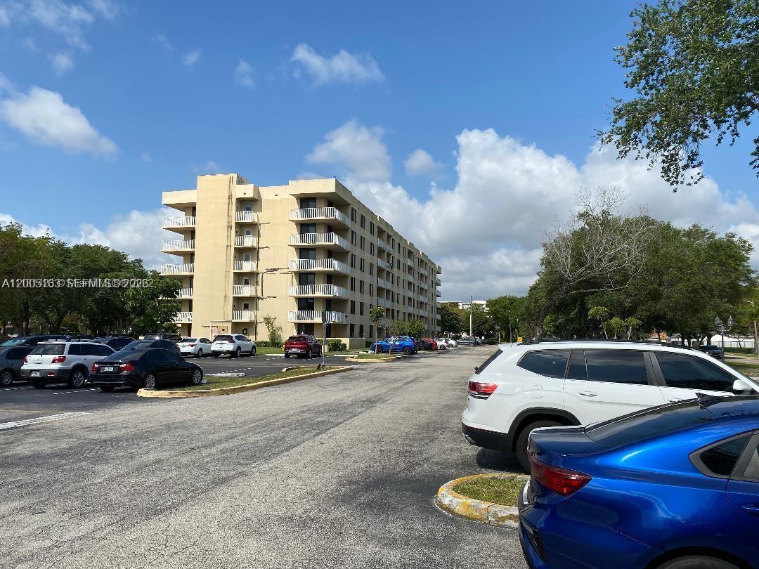 HILLCREST EAST NO 19 COND - Residential