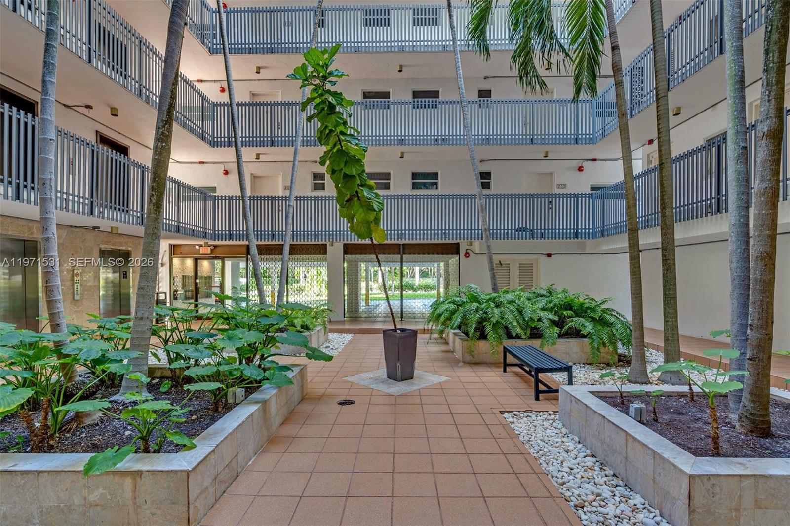 KEY BISCAYNE ONE HUNDRED - Residential