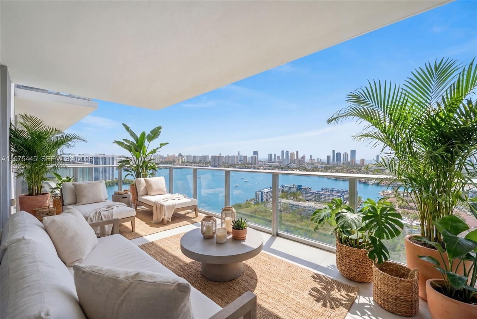 THE HARBOUR SOUTH CONDO - Residential