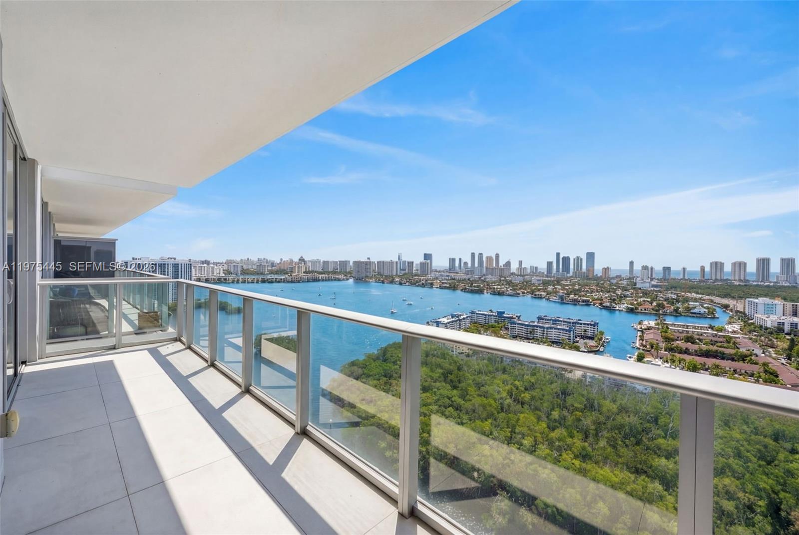 THE HARBOUR SOUTH CONDO - Residential