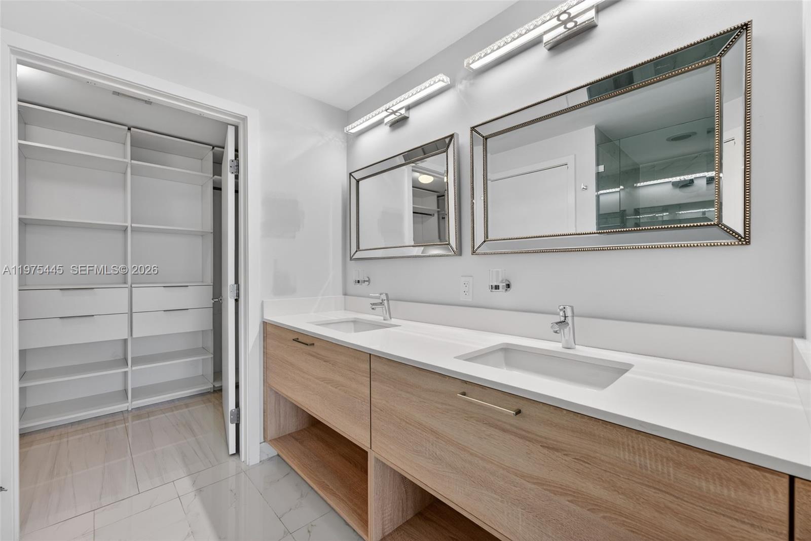 THE HARBOUR SOUTH CONDO - Residential