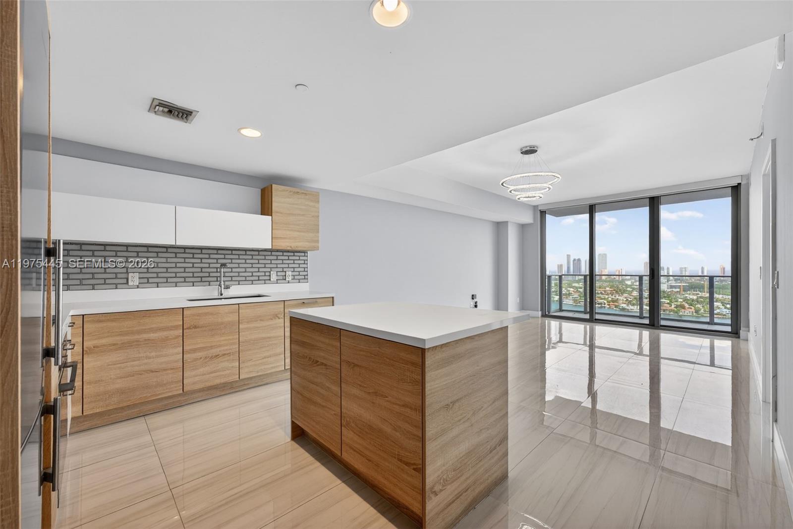THE HARBOUR SOUTH CONDO - Residential