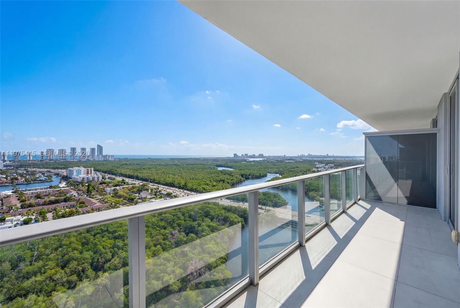 THE HARBOUR SOUTH CONDO - Residential