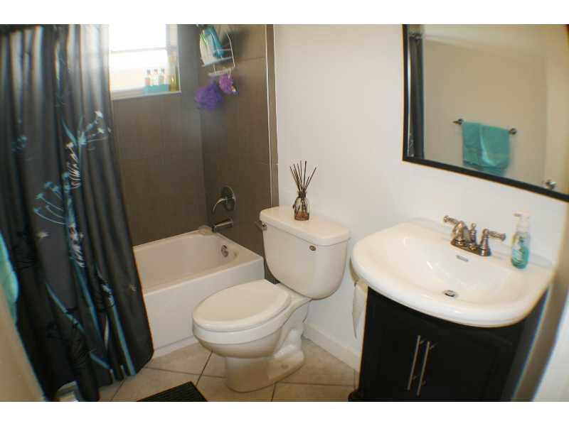 THE HAMPTONS WEST - Residential Lease