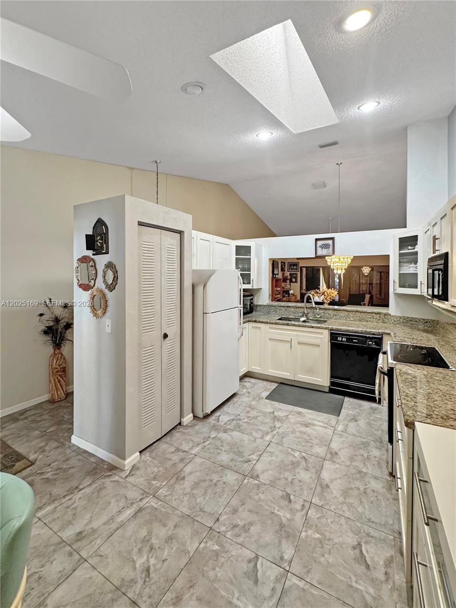 SUN VALLEY EAST CONDO - Residential