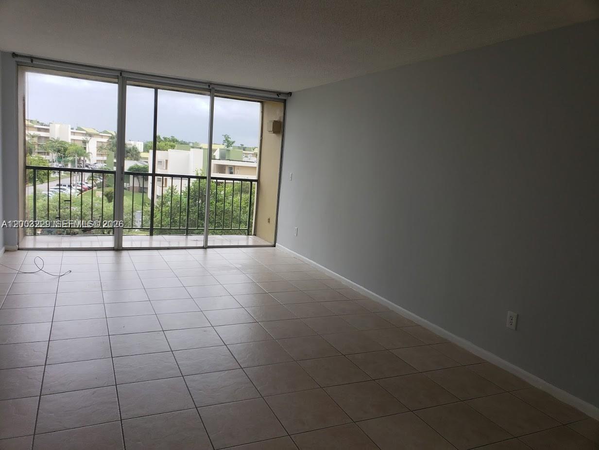 INVESTORS, INVESTORS! Dont loose this opportunity in Fontainebleau, Miami – Next to Doral! This charming 1-bedroom, 1-bathroom condo already rented until Nov 2026 and located in one of Miami’s most convenient areas. Fully remodeled kitchen, Updated bathroom, New water heater installed in 2021, Pleasant view from the unit, Elevator right in front of the apartment door for easy access, Assigned parking space. Enjoy quick and easy access to Miami’s major highways: 836, 826, and the Turnpike – making commuting a breeze. The property is rented until October 31, 2026. Come a smart investment!