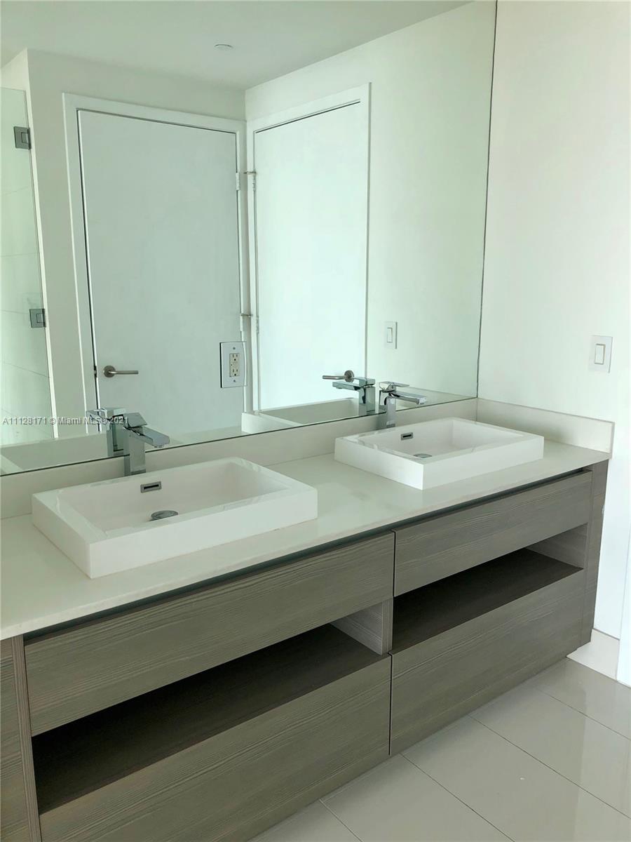 Iconbay - Residential Lease