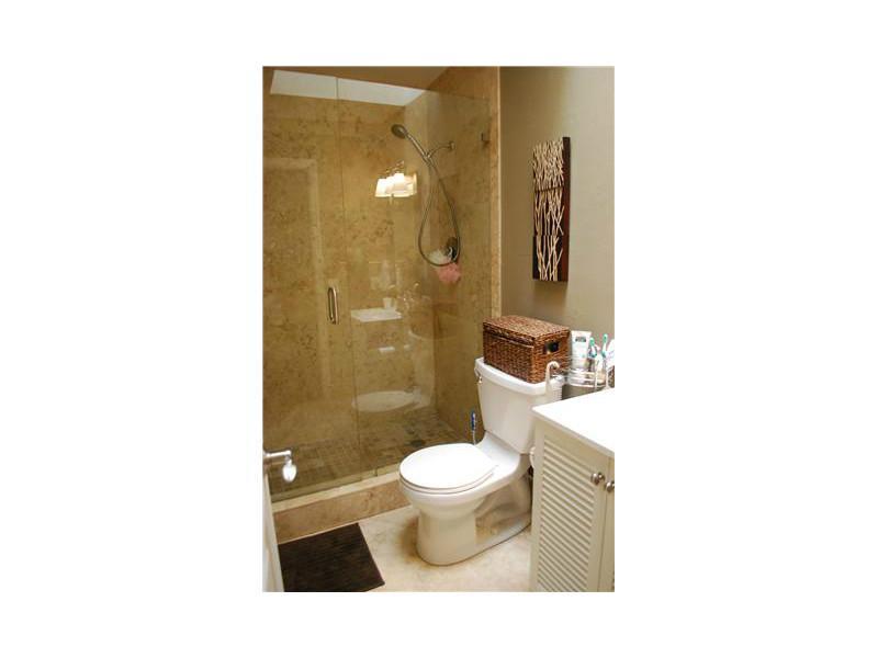 FIRST ADDN TO CALUSA CLUB - Residential Lease