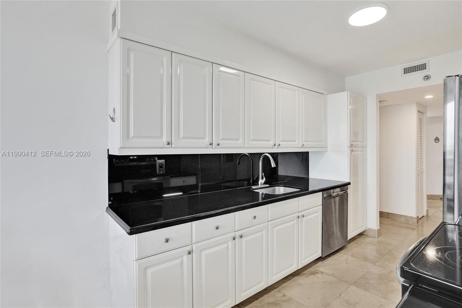 HARBOR TWS AT THE WATERWA - Residential
