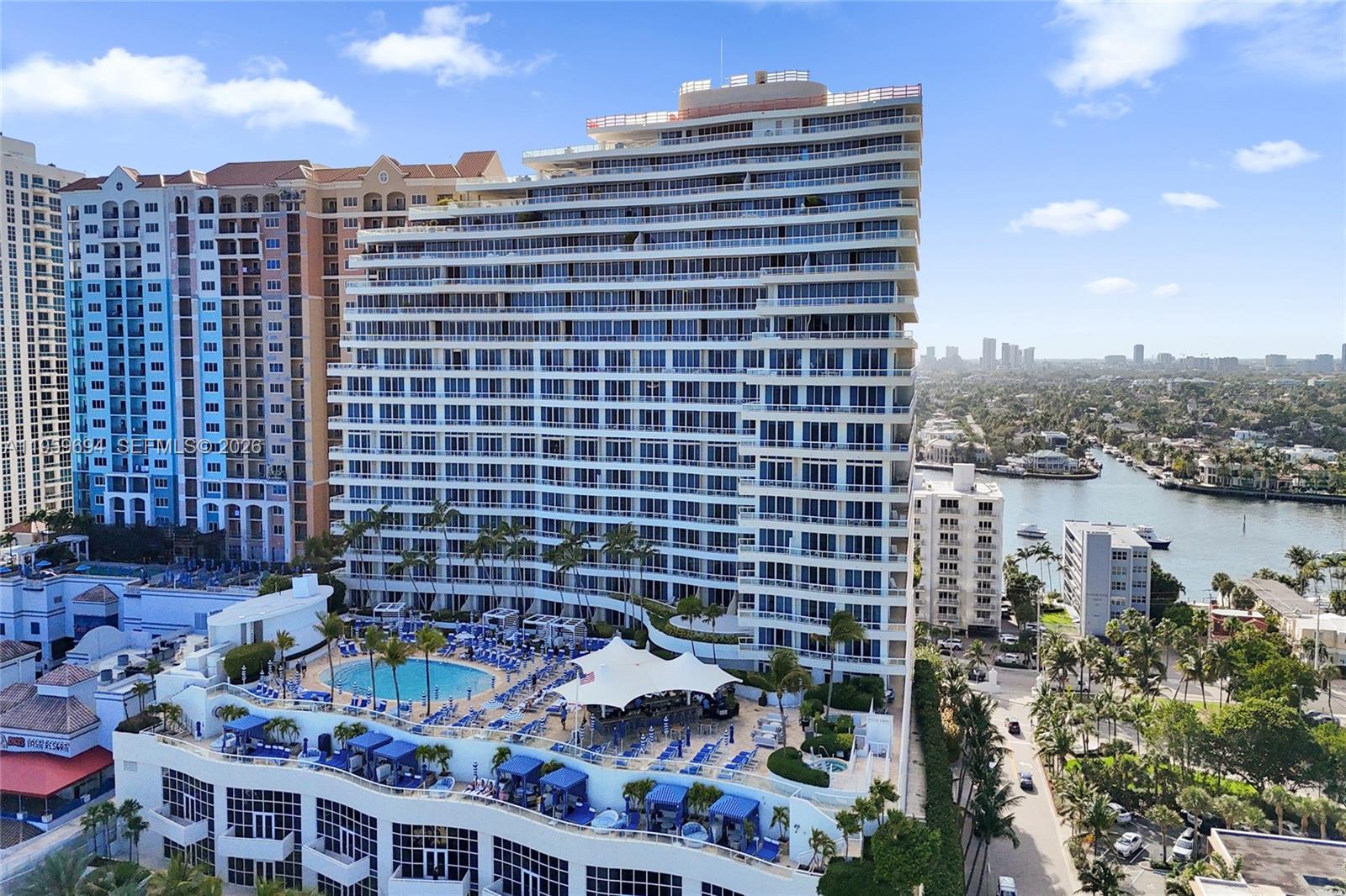 CASTILLO GRAND RESIDENCES - Residential