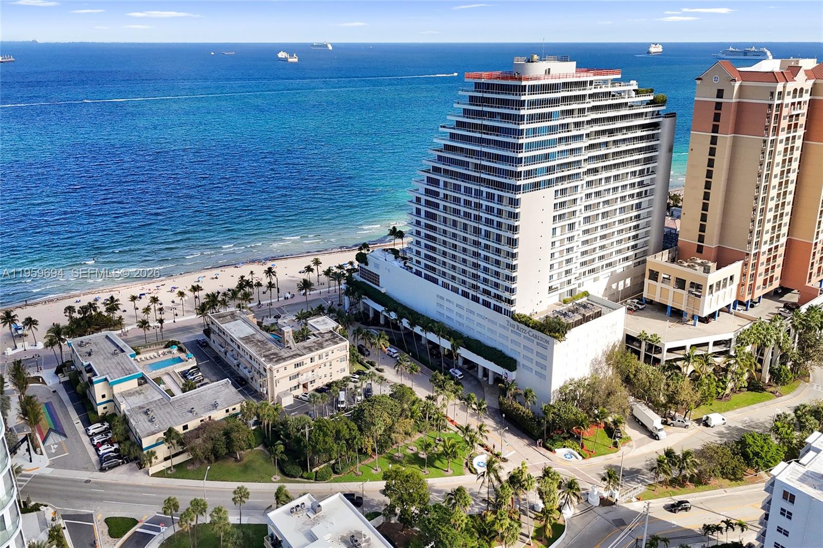 CASTILLO GRAND RESIDENCES - Residential