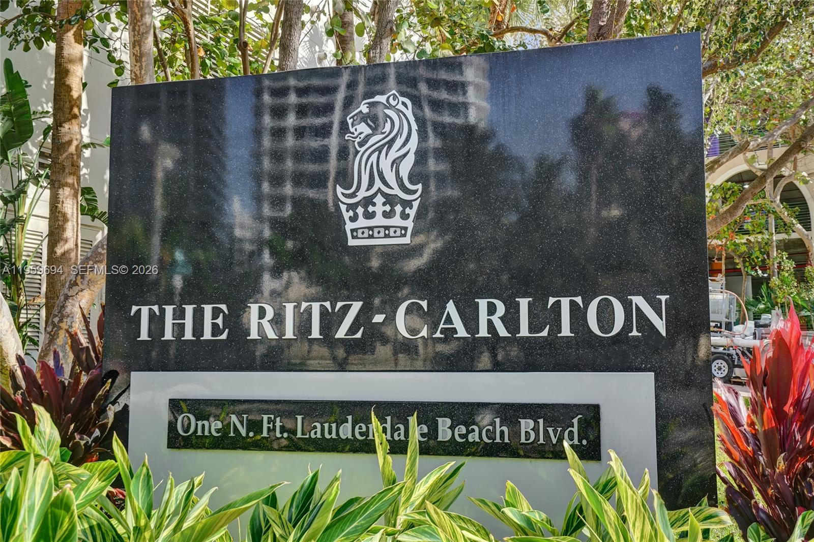CASTILLO GRAND RESIDENCES - Residential