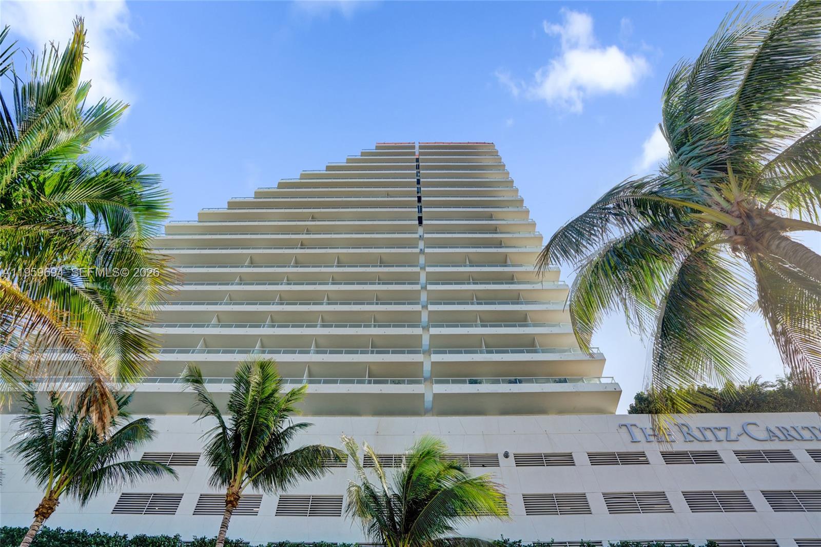 CASTILLO GRAND RESIDENCES - Residential