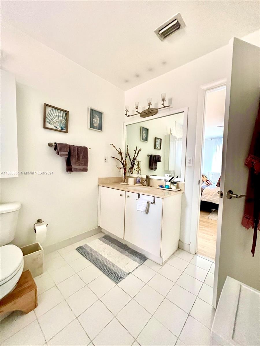 BRICKELL ROADS TOWNHOUSE - Residential Lease
