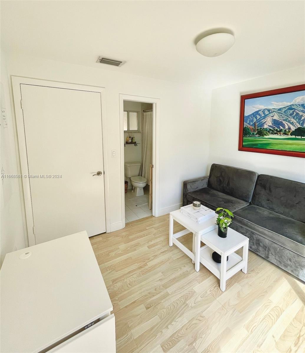 BRICKELL ROADS TOWNHOUSE - Residential Lease