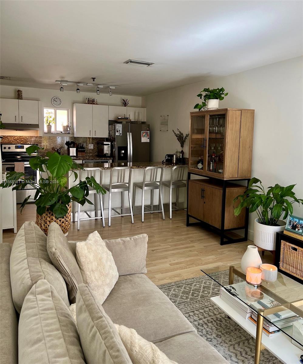 BRICKELL ROADS TOWNHOUSE - Residential Lease