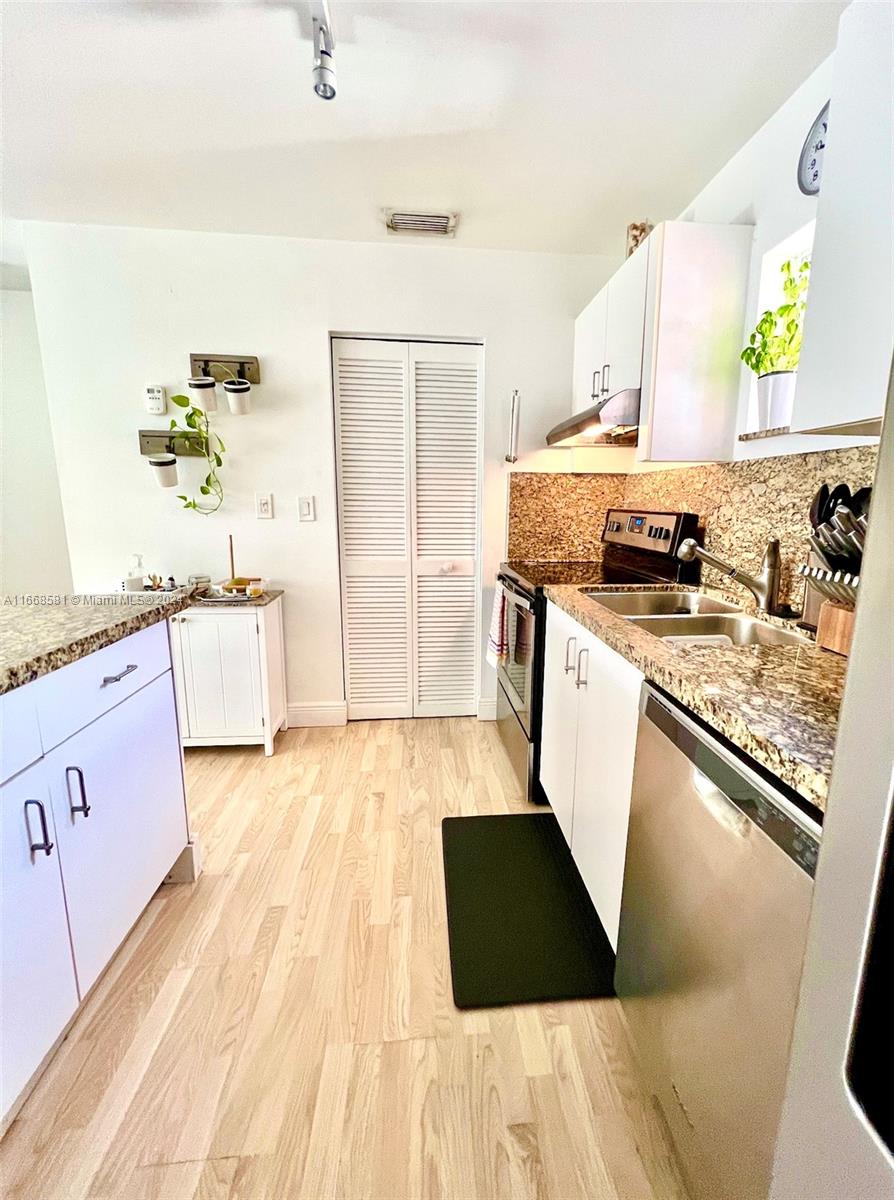 BRICKELL ROADS TOWNHOUSE - Residential Lease