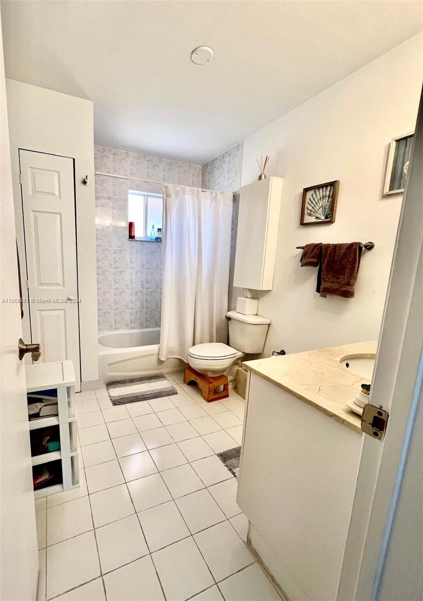 BRICKELL ROADS TOWNHOUSE - Residential Lease