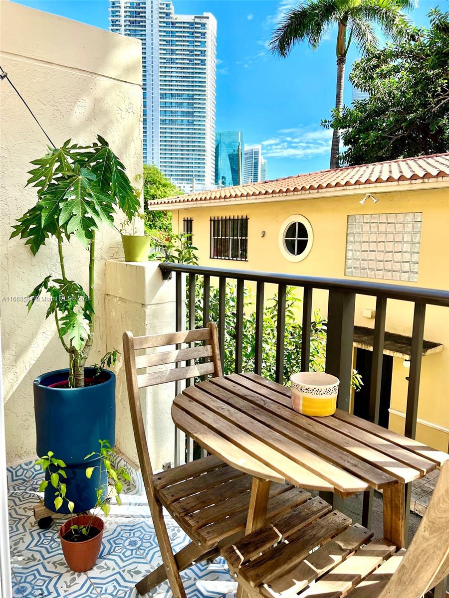 BRICKELL ROADS TOWNHOUSE - Residential Lease