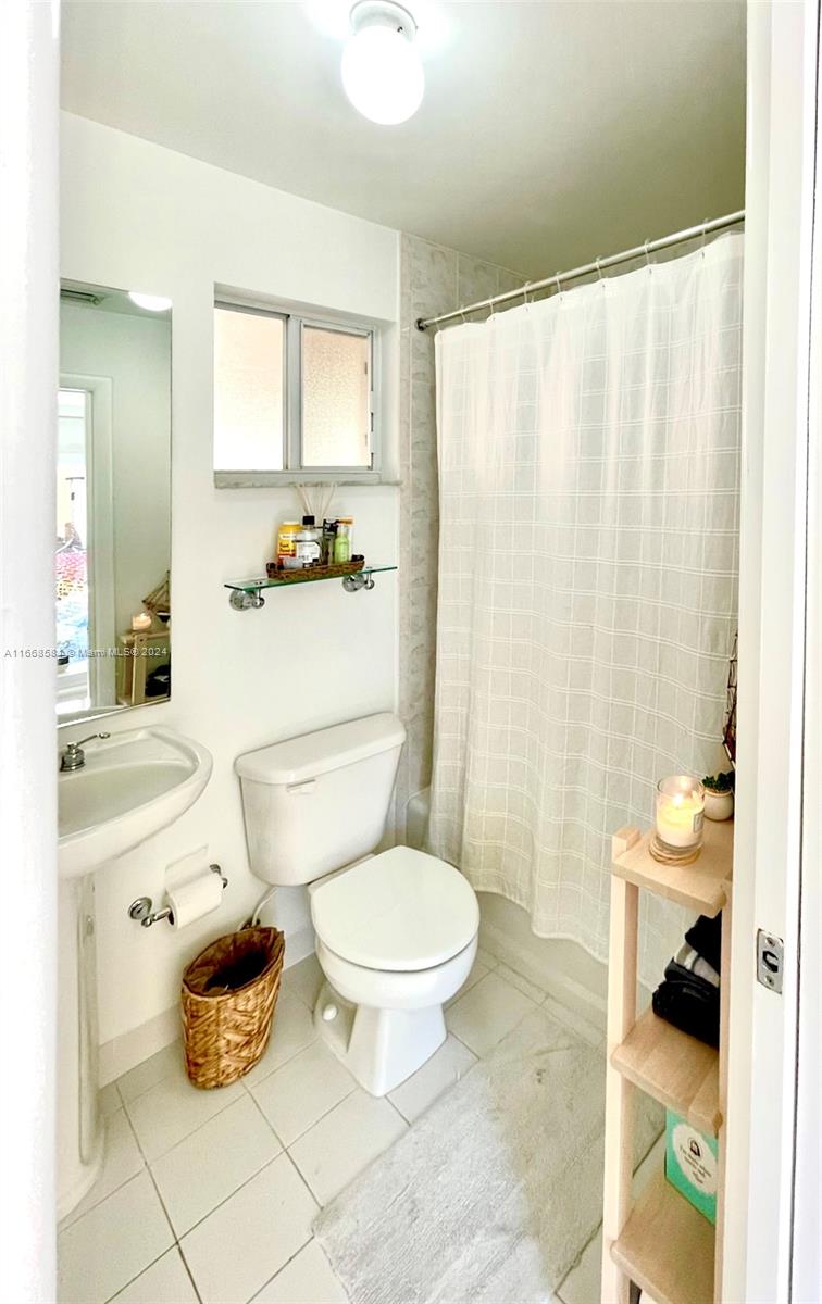 BRICKELL ROADS TOWNHOUSE - Residential Lease