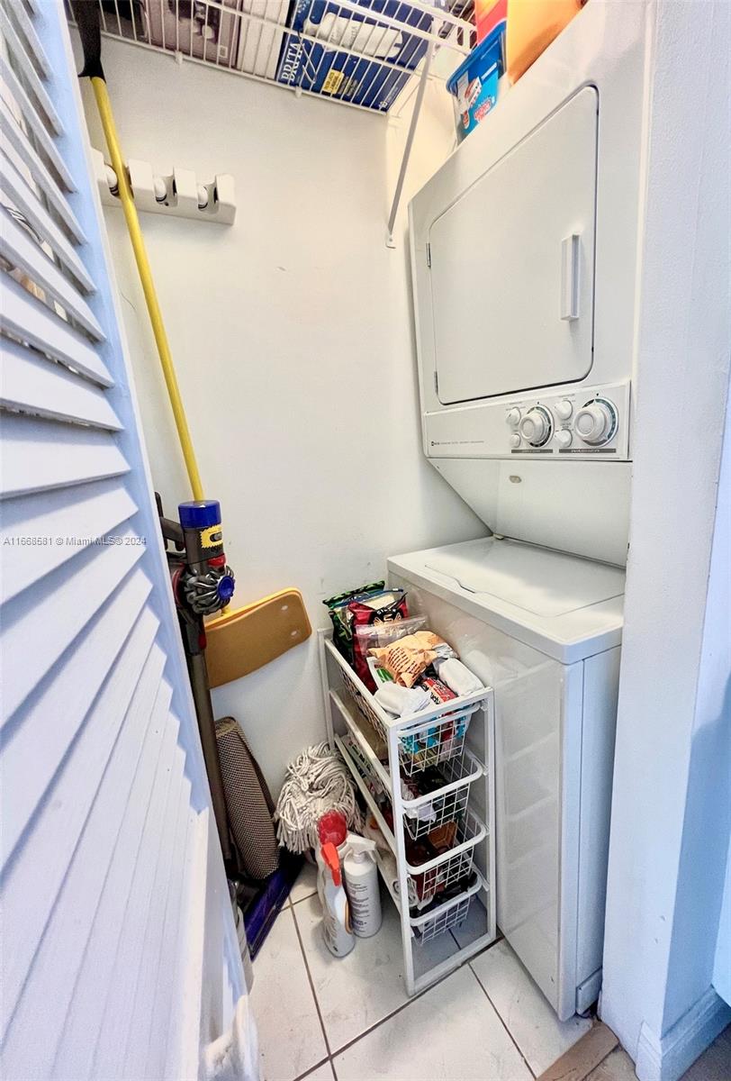 BRICKELL ROADS TOWNHOUSE - Residential Lease