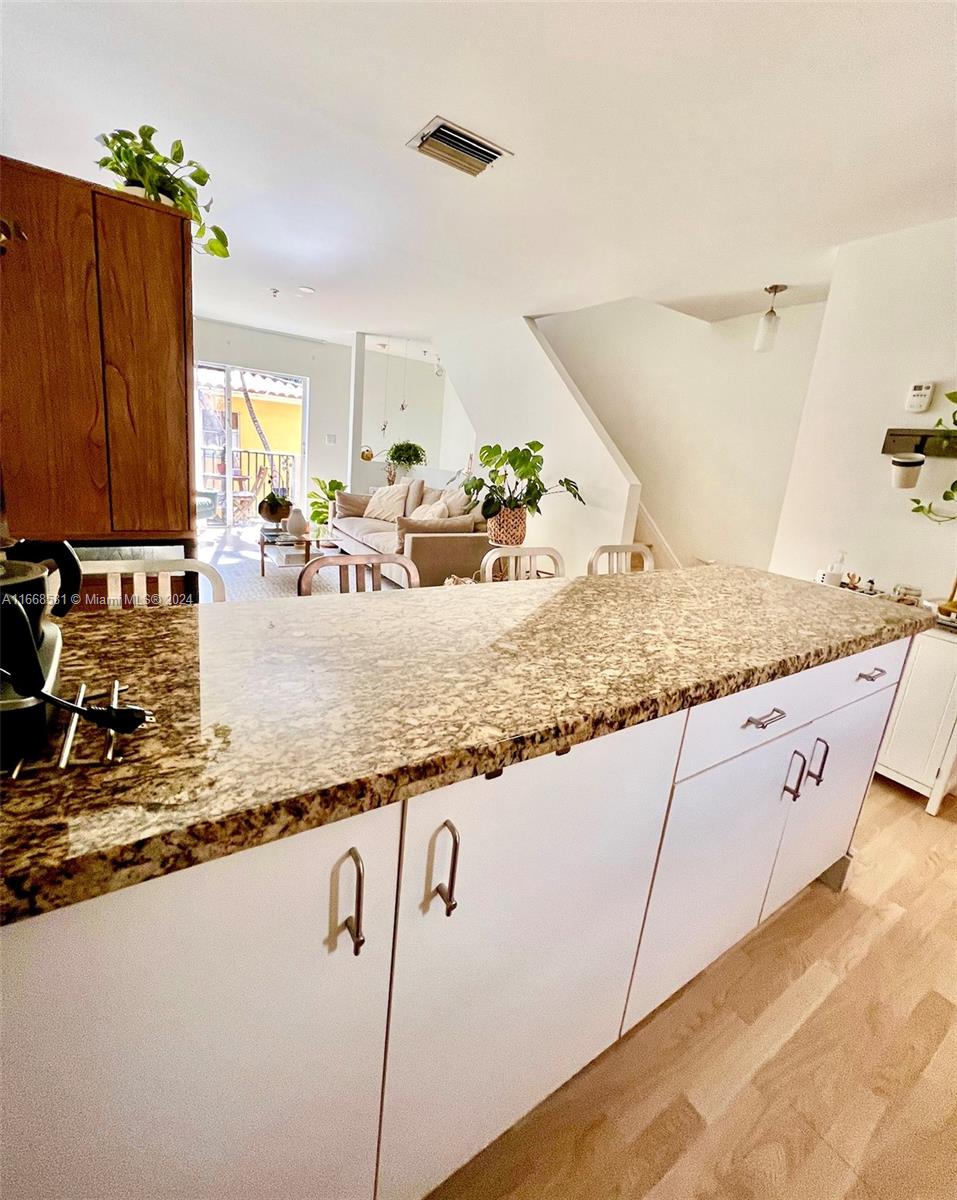 BRICKELL ROADS TOWNHOUSE - Residential Lease