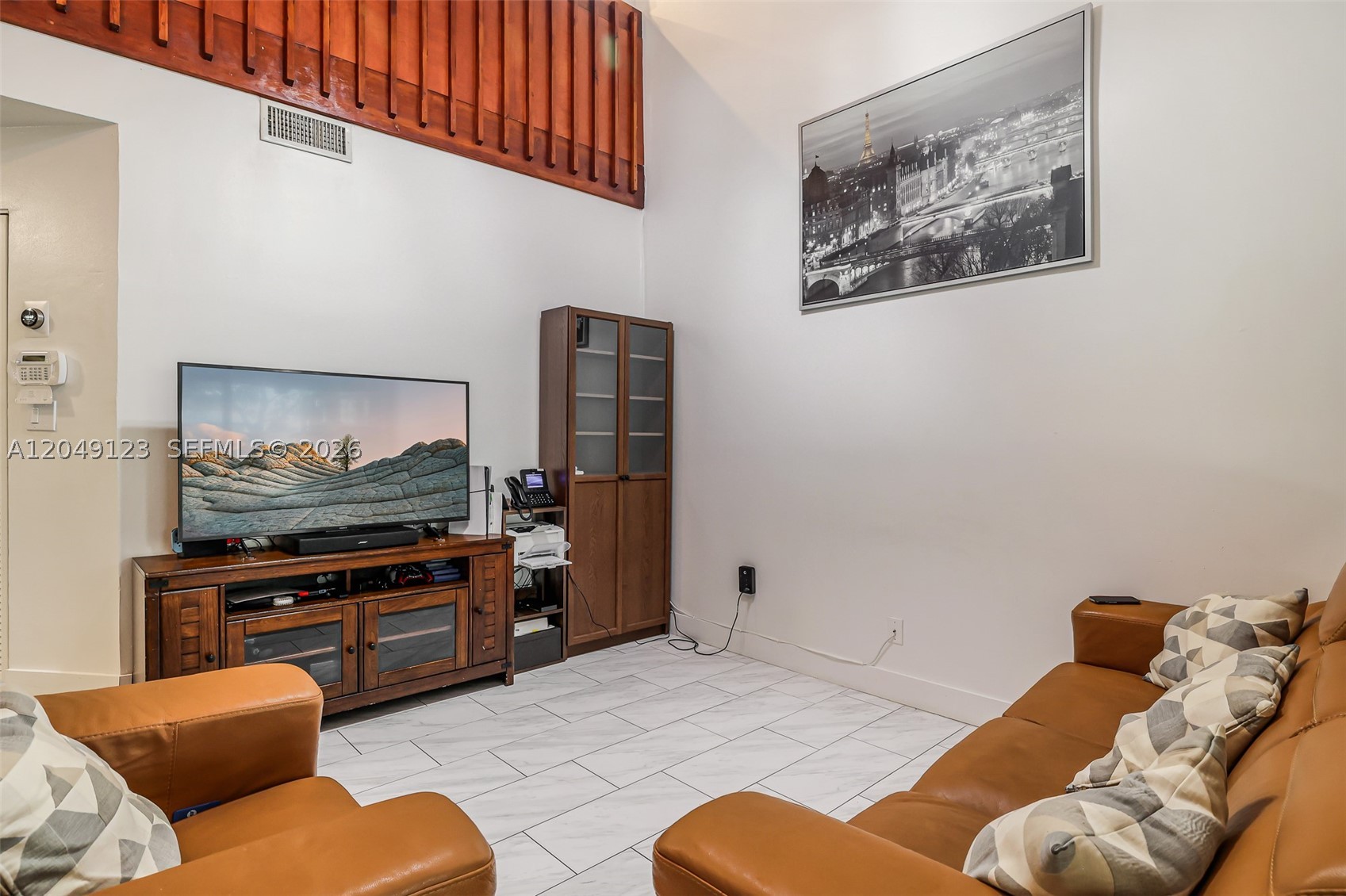 KENLAND COURT - Residential