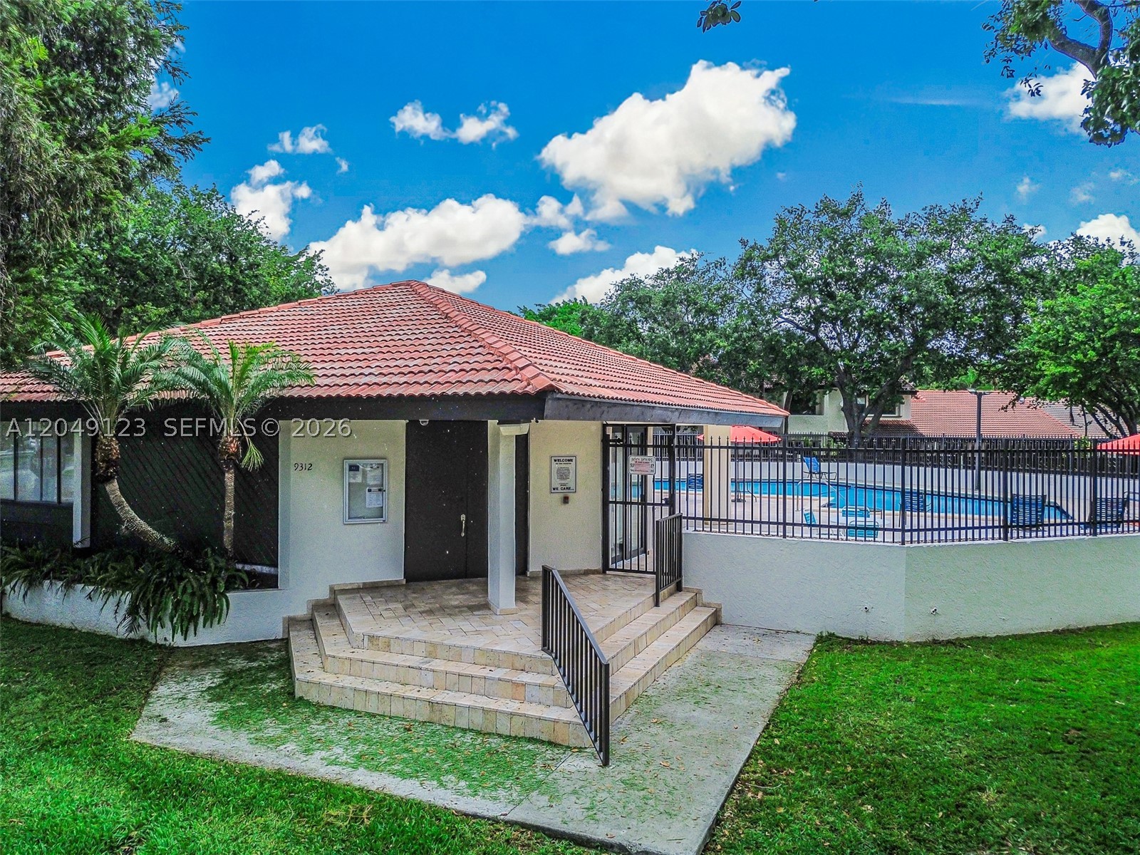 KENLAND COURT - Residential