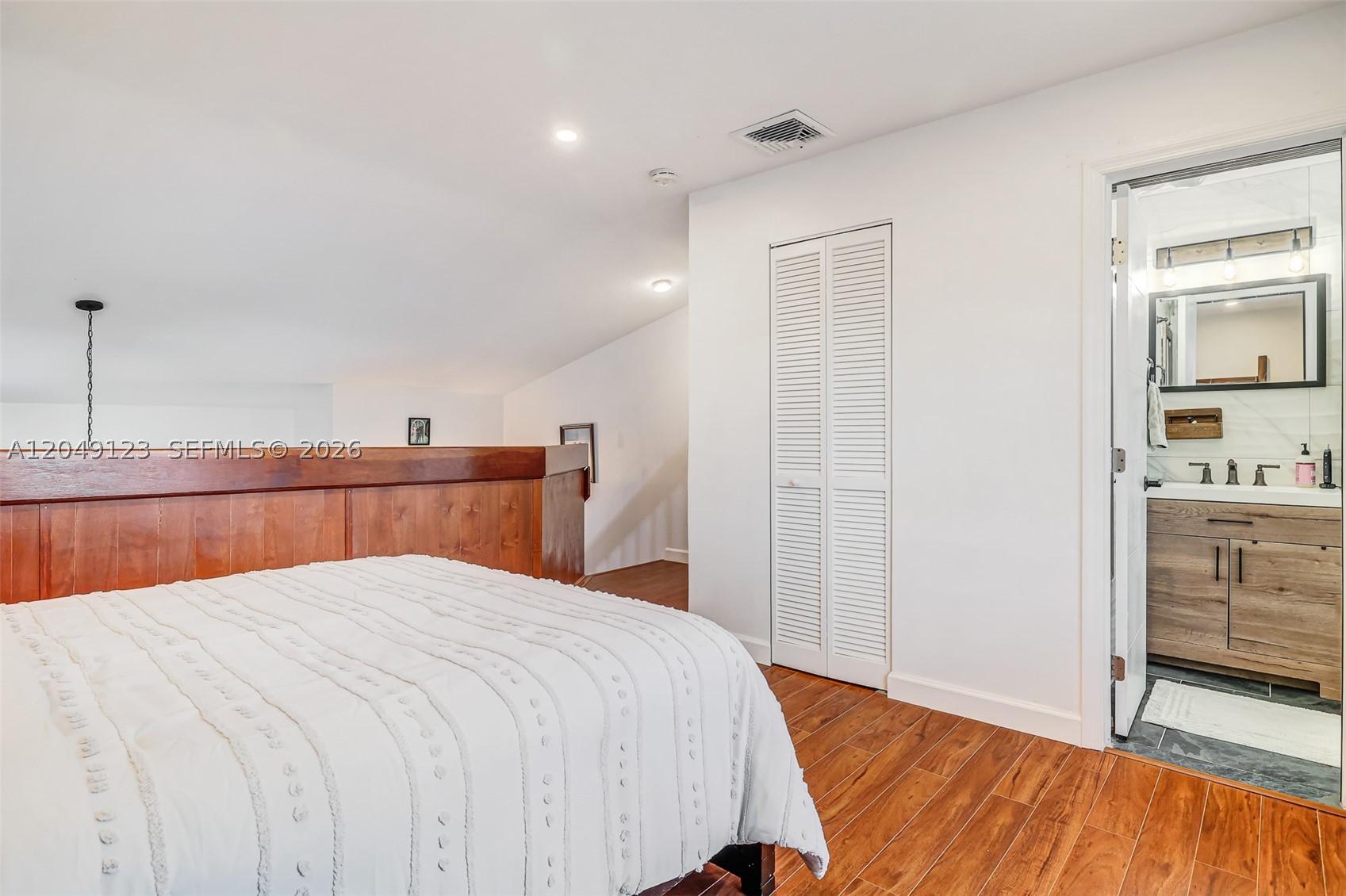 KENLAND COURT - Residential