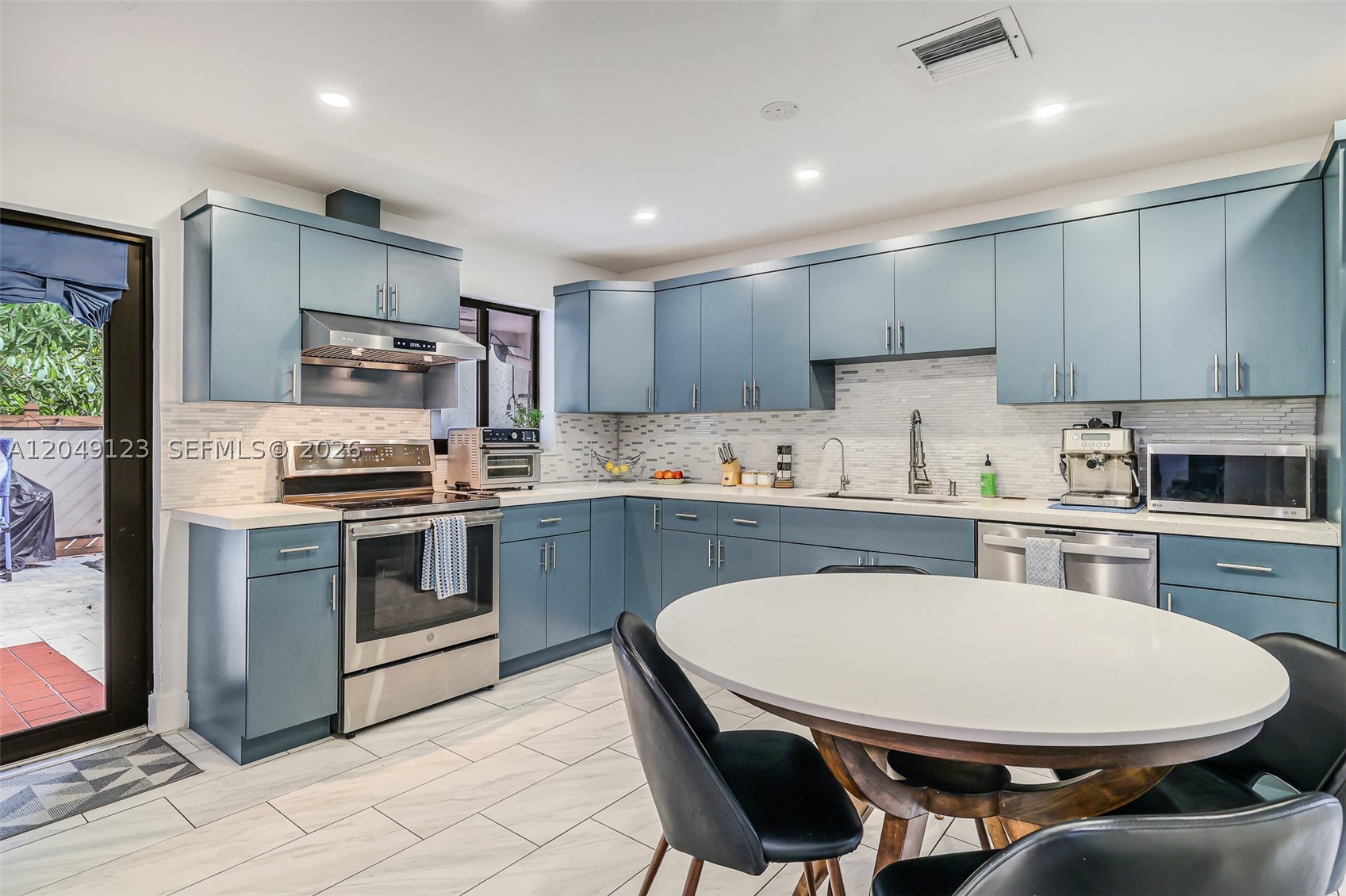 KENLAND COURT - Residential