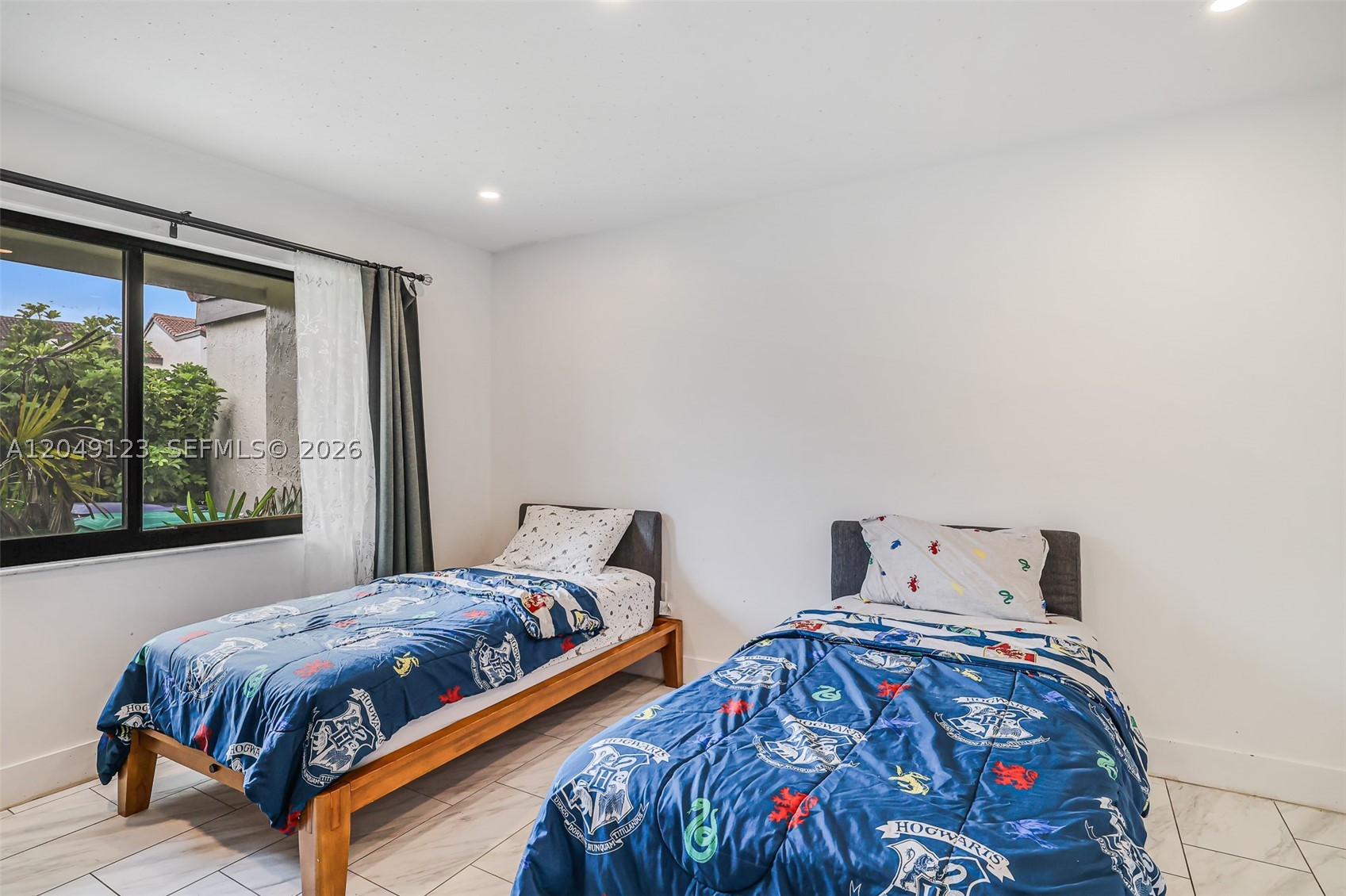 KENLAND COURT - Residential