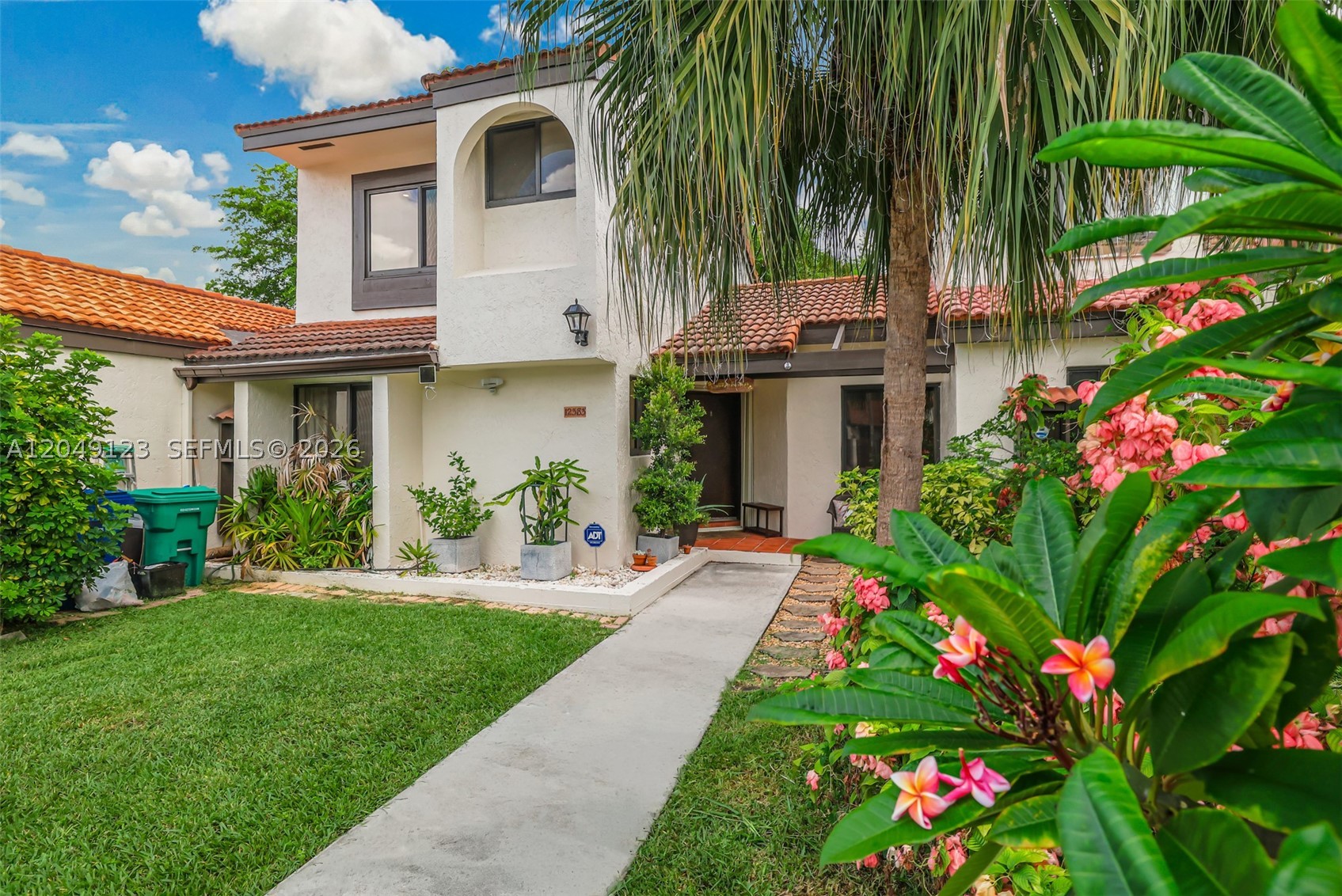 KENLAND COURT - Residential