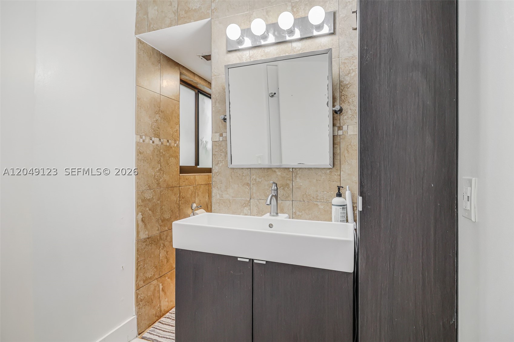 KENLAND COURT - Residential