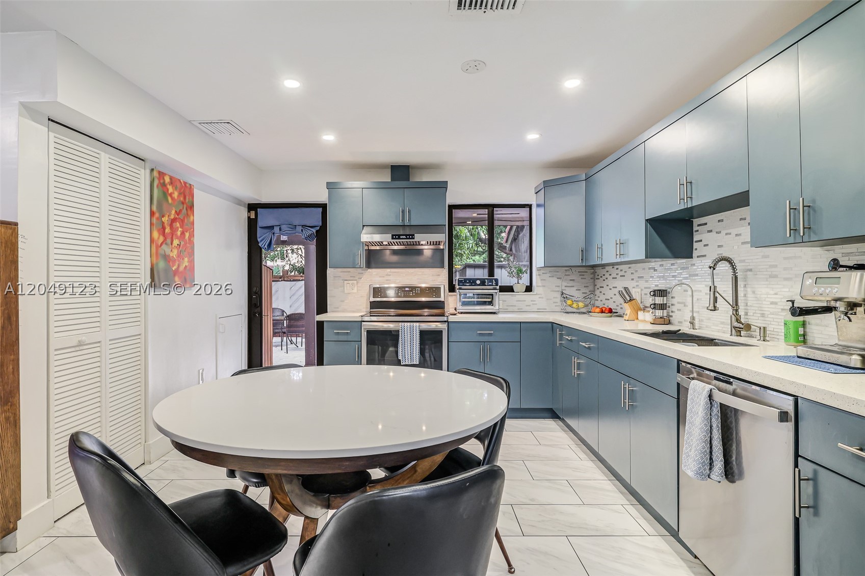 KENLAND COURT - Residential