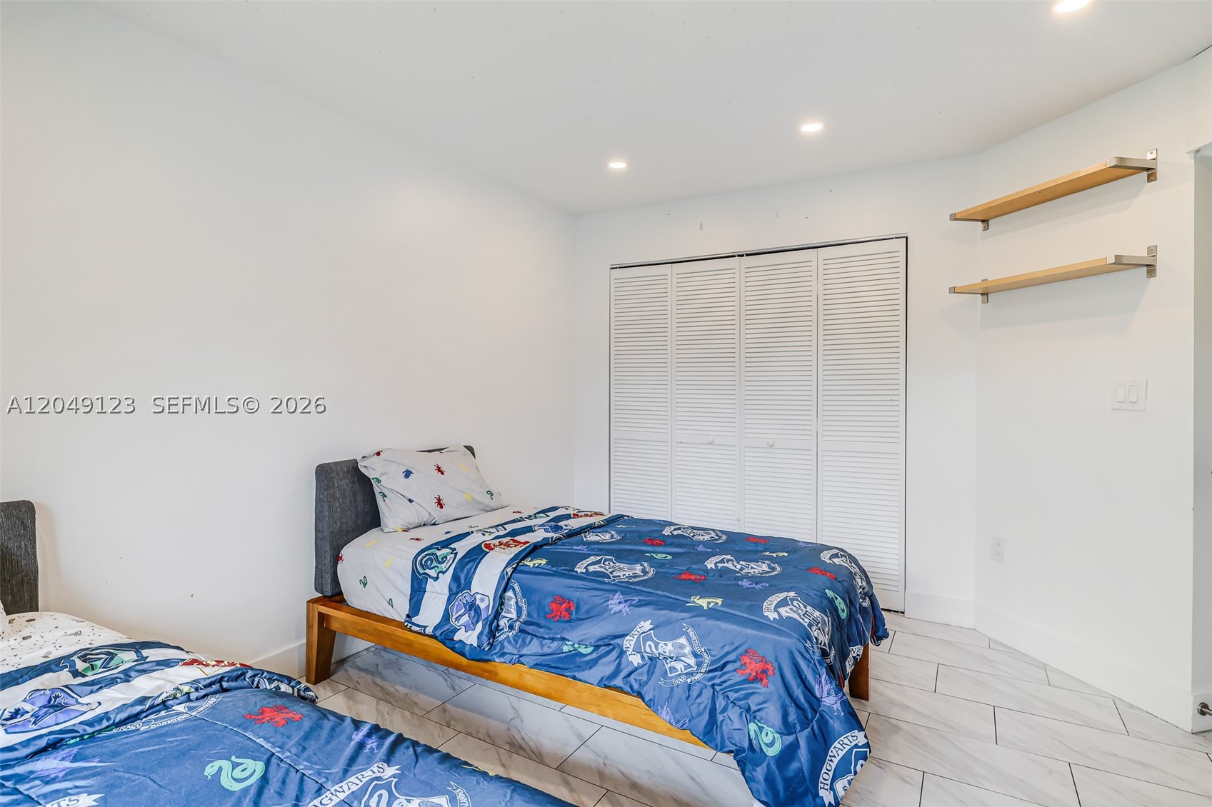 KENLAND COURT - Residential