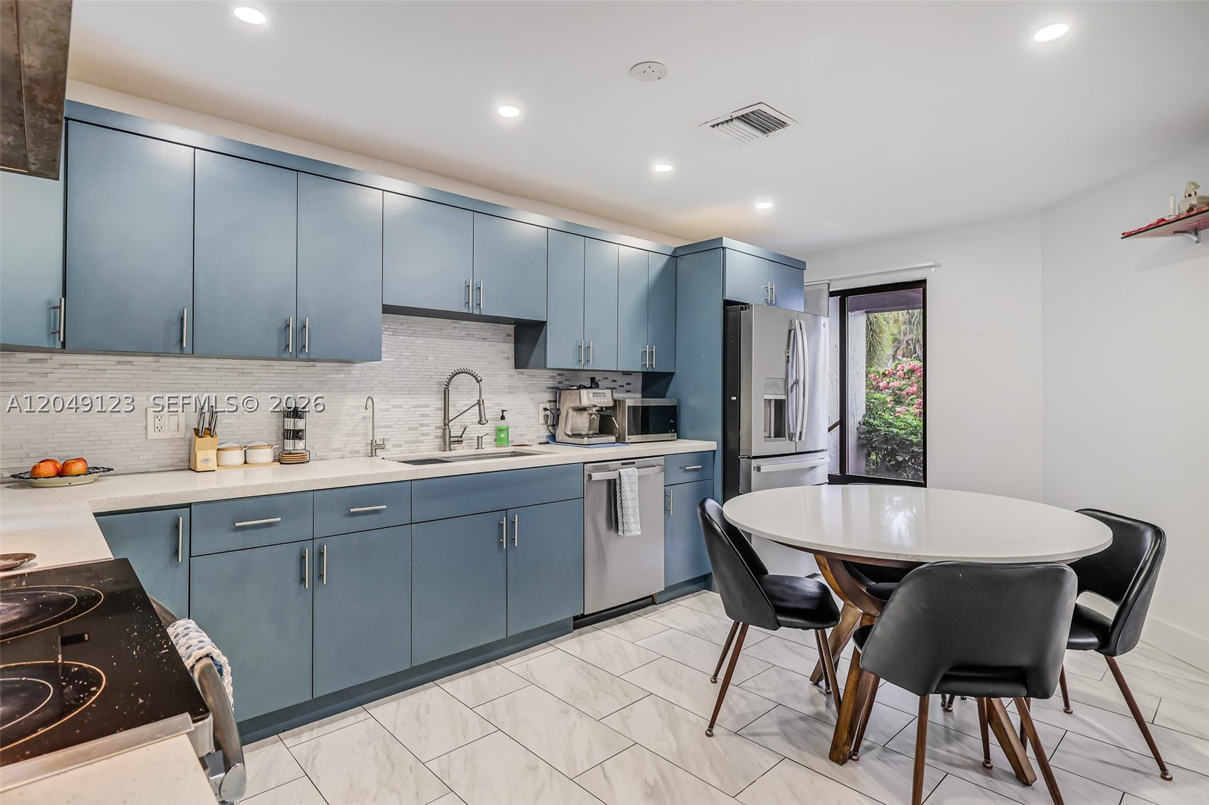 KENLAND COURT - Residential