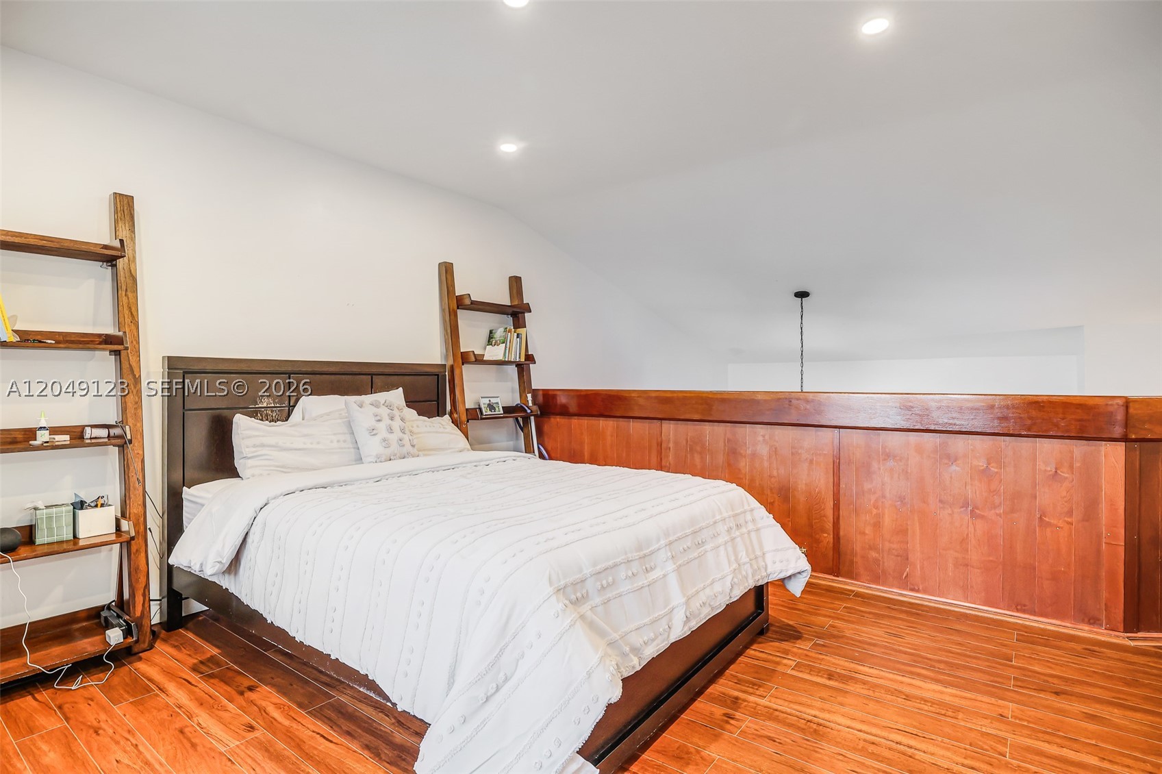 KENLAND COURT - Residential