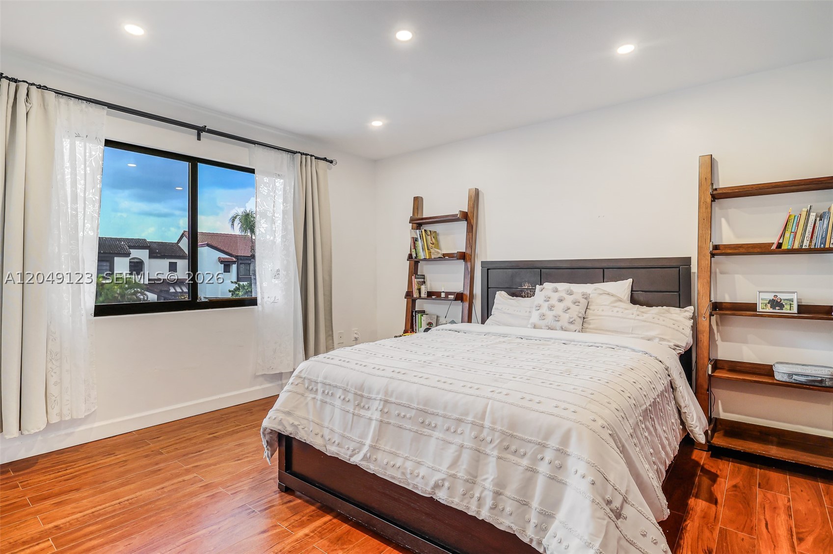 KENLAND COURT - Residential