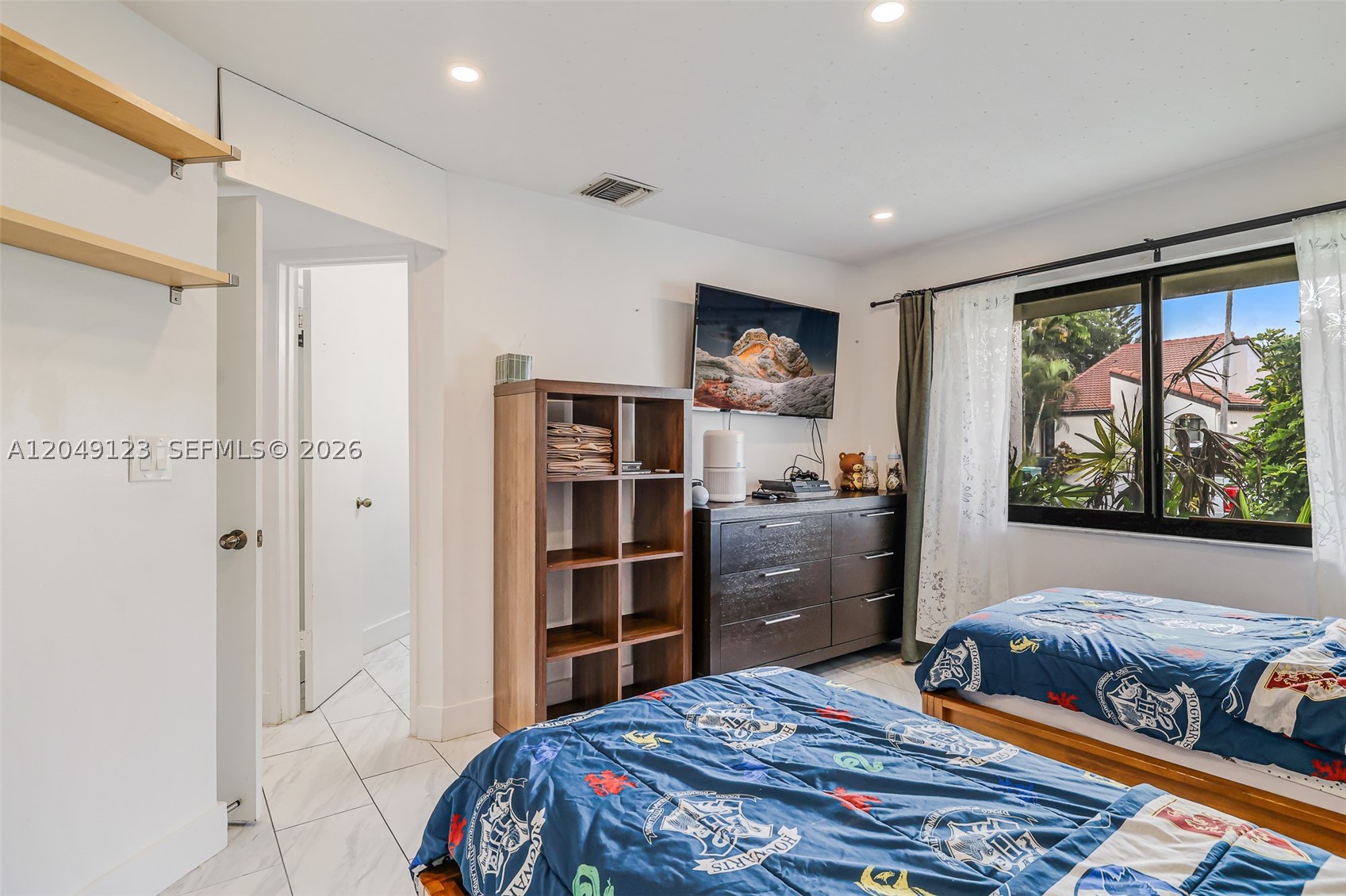 KENLAND COURT - Residential