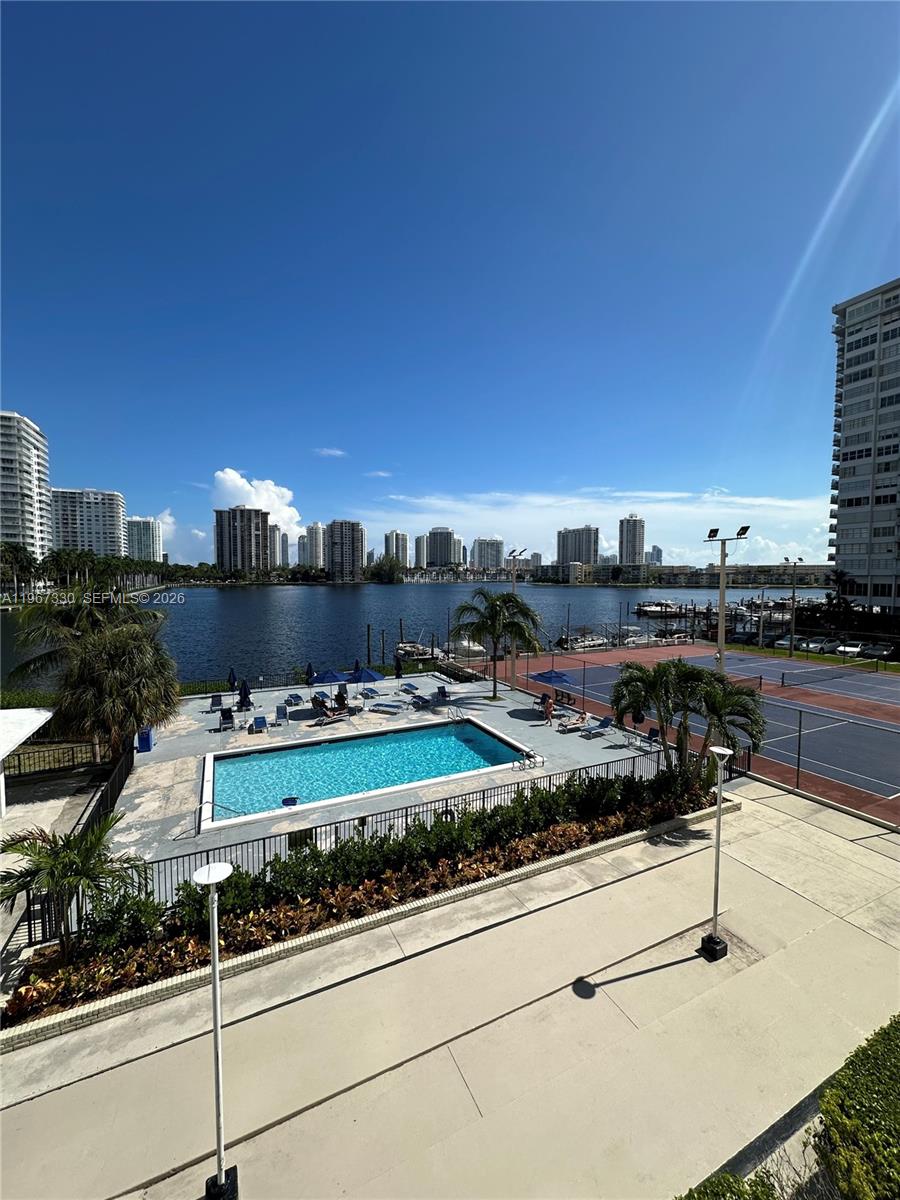 COMMODORE PLAZA CONDO - Residential